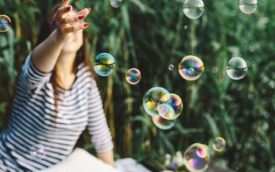 Coś lepszego od “myśl pozytywnie” – nauką poparta metoda na szczęśliwy mózg